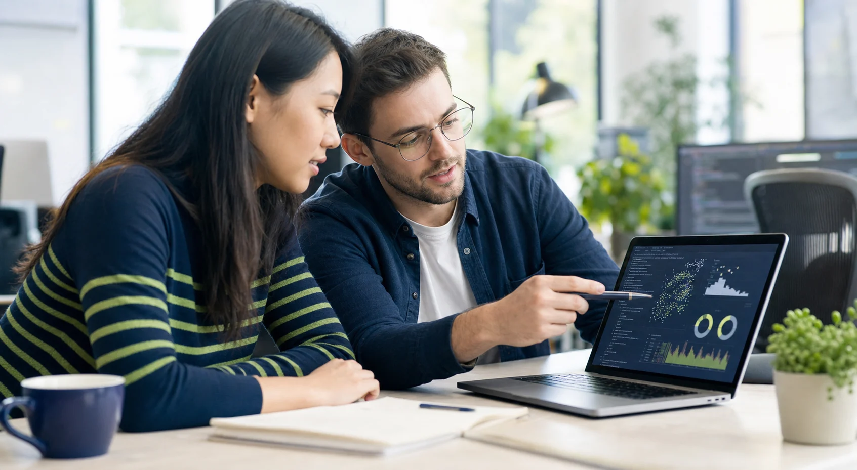 Teilnehmer lernen Python und Datenanalyse gemeinsam mit einem Mentor